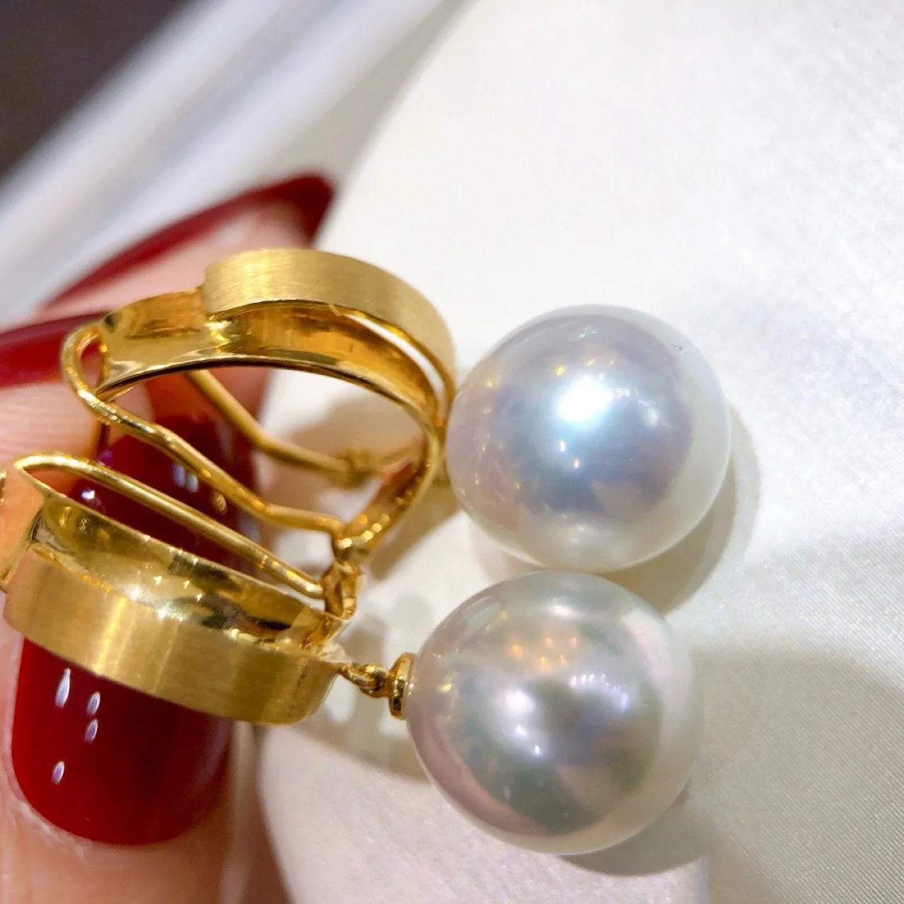 

Пряжка для ушей из натурального жемчуга, матовая и гладкая поверхность, сравниваемая в австралийский белый модный простой стерлинговое серебро