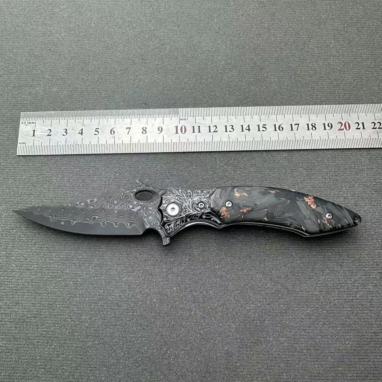 Topwell ماستر اليدوية سكين للفرد دمشق Vg10 شفرة طلاء التيتانيوم الأسود النحاس ألياف الكربون مقبض افتتاح سلس EDC