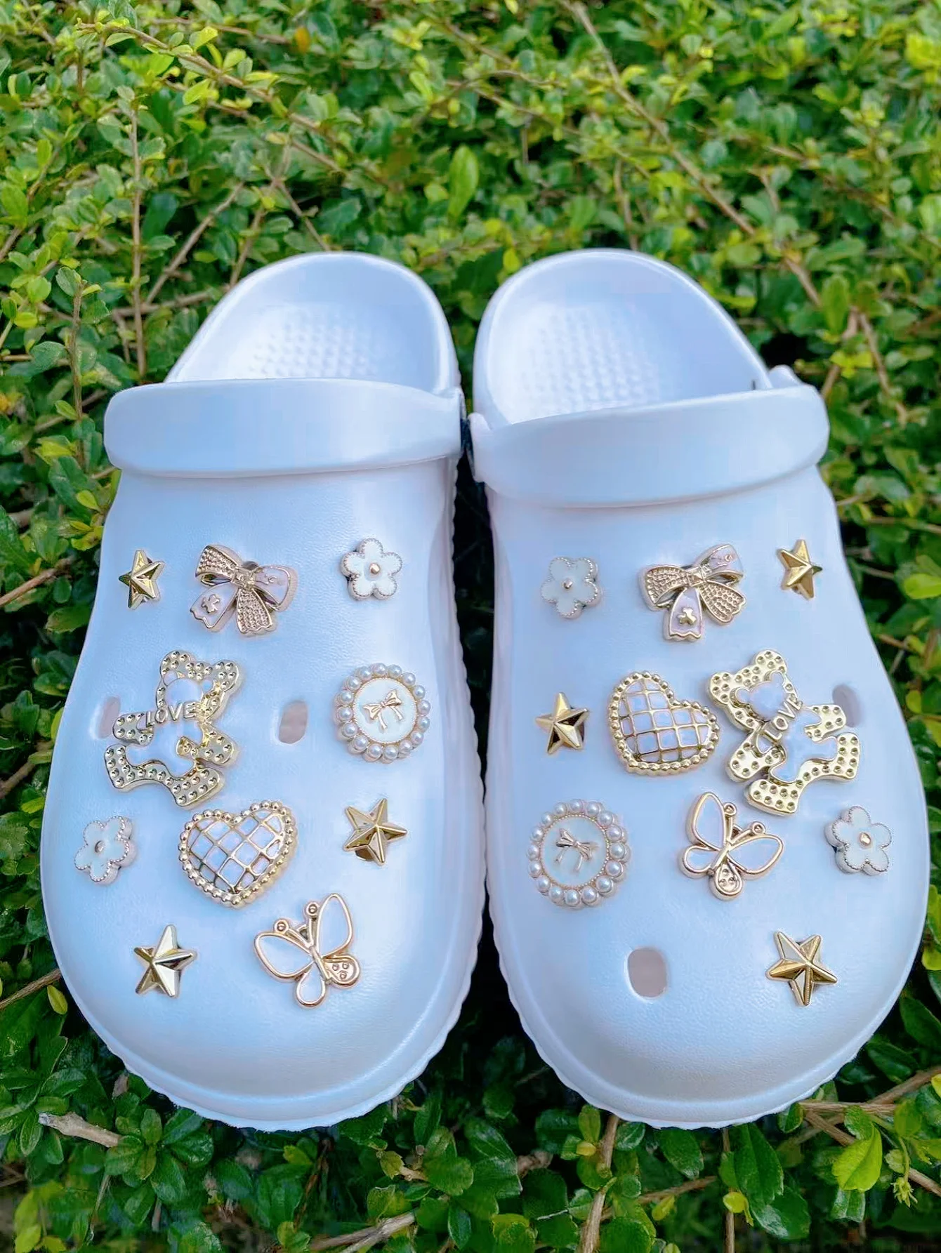 20 زينة بإبزيم أحذية DIY مثل الدببة البيضاء والذهبية والقلوب والأقواس والنجوم والفراشات وكذلك متعددة الوظائف