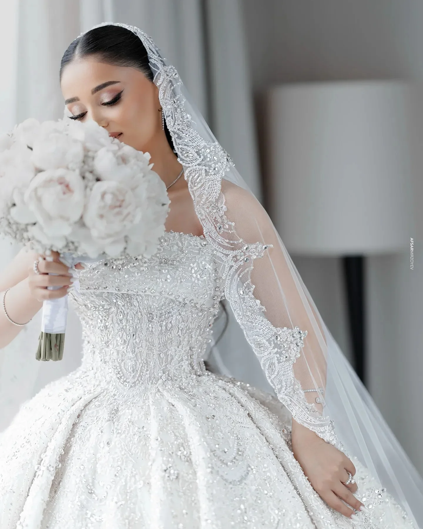 Aangepaste Prachtige Kralen Parels Baljurk Trouwjurk Lovertjes Applicaties Bruidsjurken Arabisch Mouwloze vestido de novia