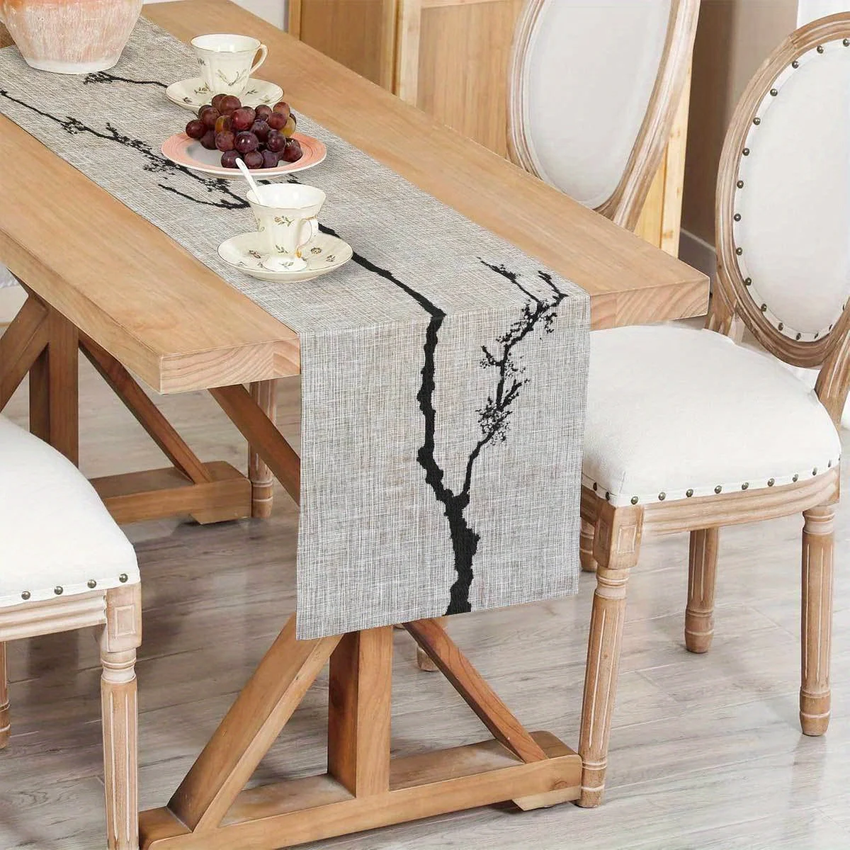 1 Piece Zen Ink Branch Theme Table Runner, Simple Linen Base, Black Ink Branch Pattern, Suitable for Chinese Tea Rooms, Japanese Izakayas, Zen Guesthouses, Art Studios, Creative Cafes, Log-Style Restaurants, Handmade Market Stalls, Cultural Salon Scenes, Using Ink Elements to Create a Tranquil / Artistic Atmosphere.