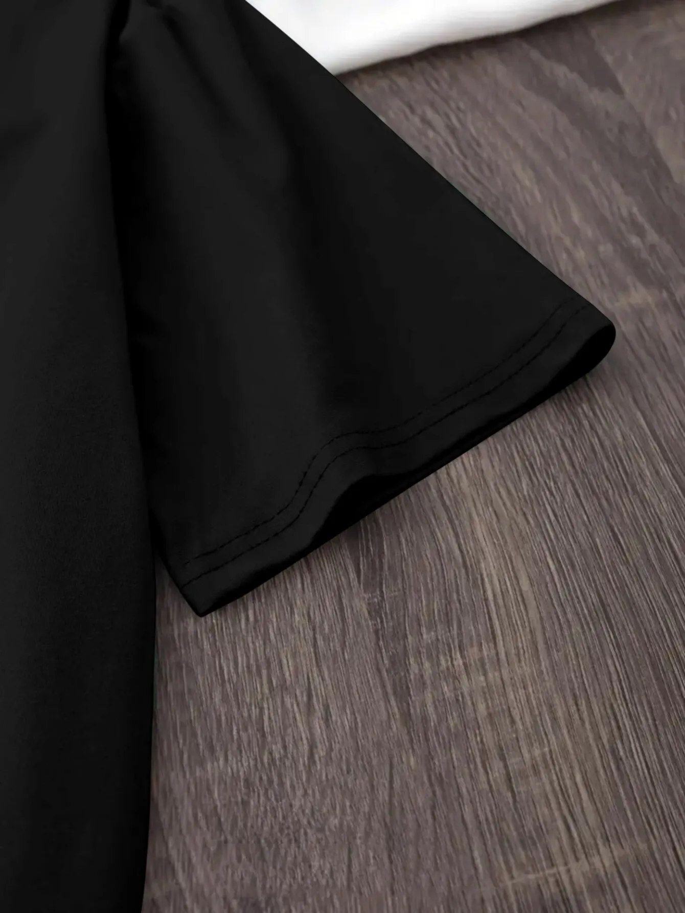 تي شيرت نسائي كاجوال بأكمام قصيرة - طباعة جرافيك الحوت الأسود مع شفاه بألوان مائية ورموز زودياك، رقبة دائرية مريحة