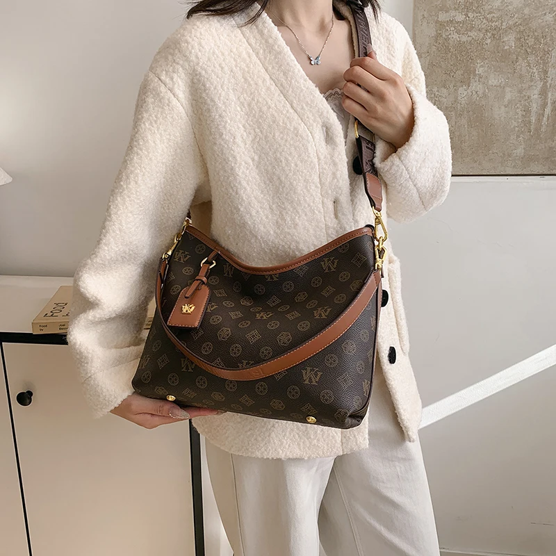 

Luxury Trendy Crossbody Handbag With Letter Logo For Women Vintage Leather Elegant Commuter