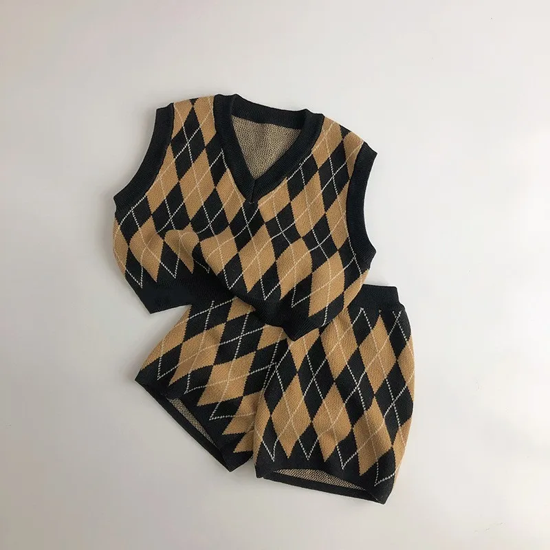 2026年春新作ベビーノースリーブ服セット、幼児用チェック柄ベストとニットショートパンツスーツ、幼児男の子女の子用カジュアル衣装