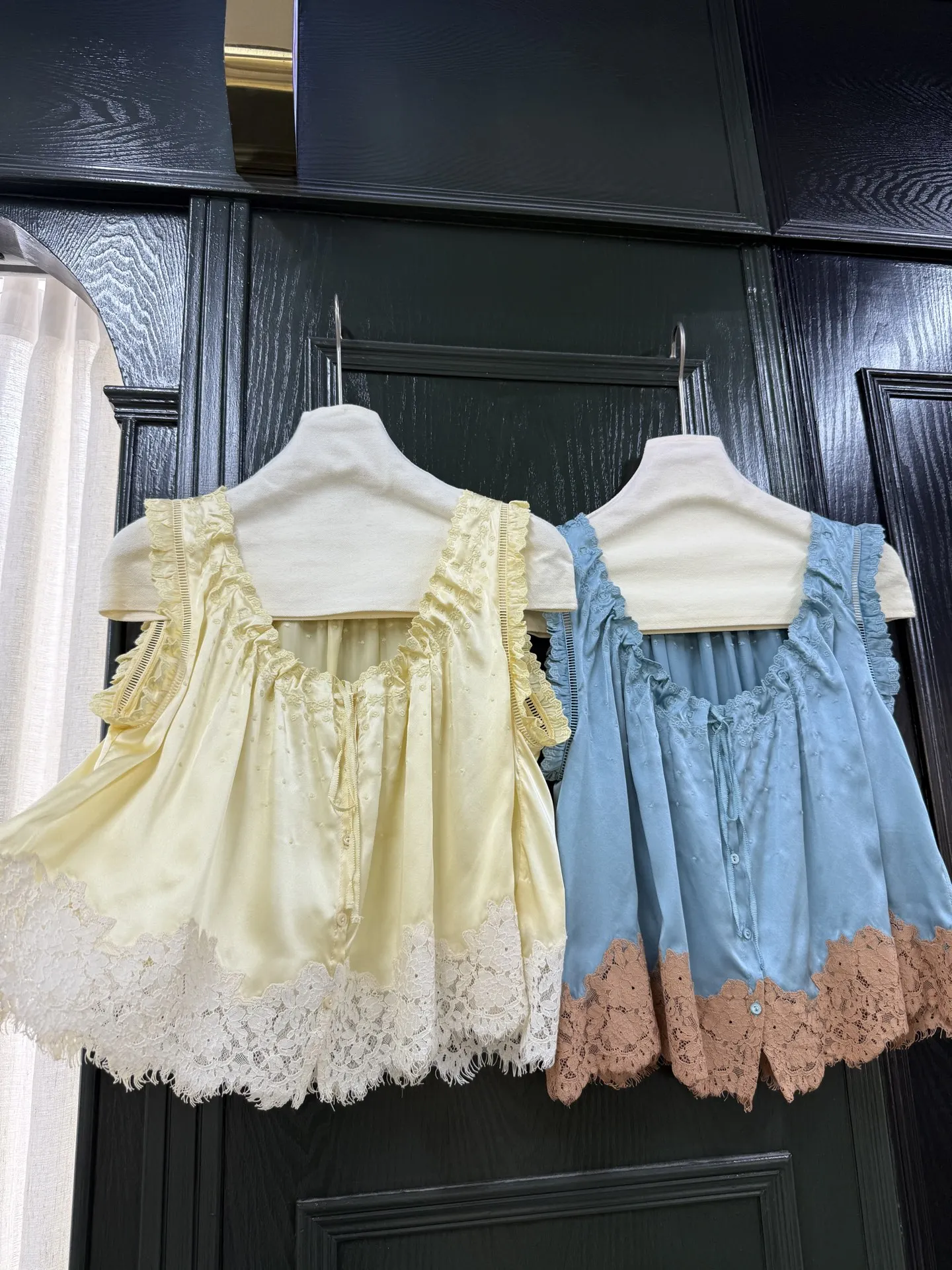 Women Yellow or Blue Tank Top Lace Embroidery Spliced U-Neck Sleeveless Single Breasted Fashion 100% Silk Vest