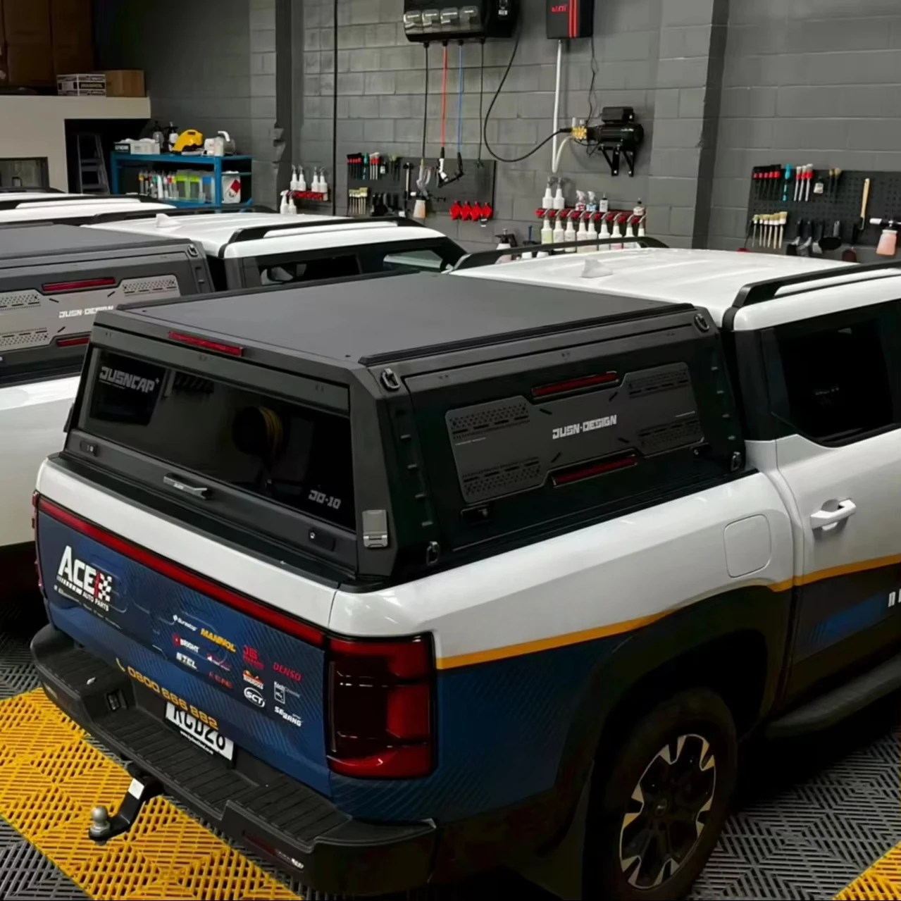 

4x4 Truck Accessories Bed Caps Camper Shell Canopy for Pickup Ram 1500 2019+ 5.5FT 6.4FT Truck Topper