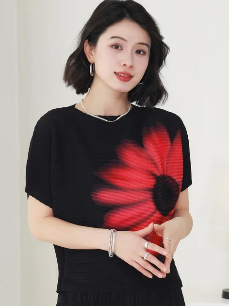 مياكي مطوي تي شيرت Plisse عباد الشمس المرأة بلايز أضعاف الخفافيش كم طباعة الطية بسيطة قصيرة الأكمام الطيات تي شيرت المرأة