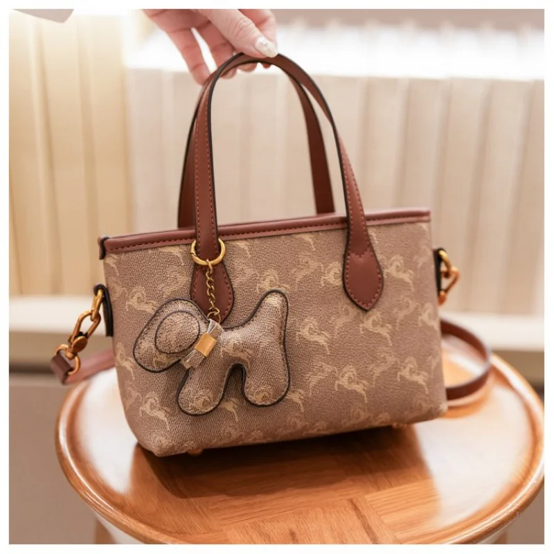 Bolsa tote feminina de camada superior feita de couro de vaca com moda malta vintage leve e macia estilo diário