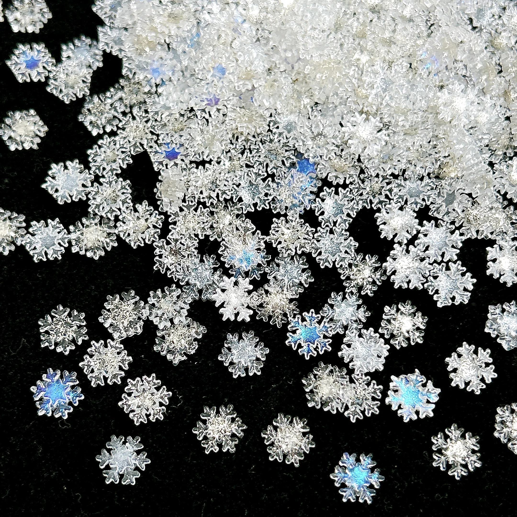 60PCS Kreative Transparente Schneeflocke Harz Nail art Dekorationen 3D Reinem Weiß Gold Silber Sechseckige Schneeflocke Nagel Charms DIY