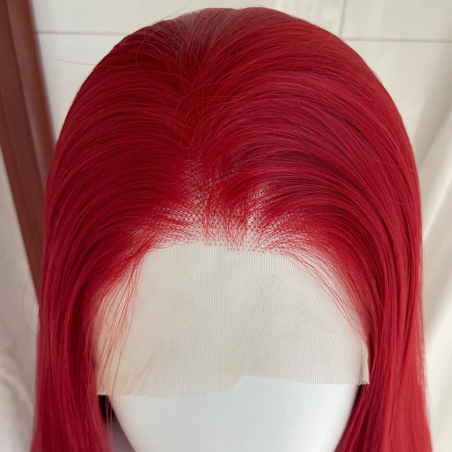 Hellrote 13x4 synthetische Lace-Front-Perücken für Frauen, 66 cm lange, gerade synthetische Perücken, Halloween-Cosplay-Perücken, 150 % Dichte – Detail 1
