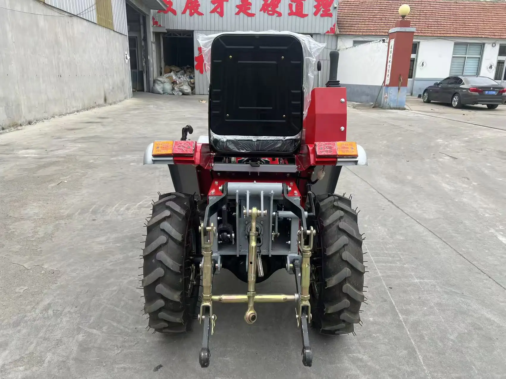 Agricultural Wheeled Farm Tractor Hot Sale New Design Anti-Slip Farm Machine, Accept Customized MOQ Requirement, Free Shipping