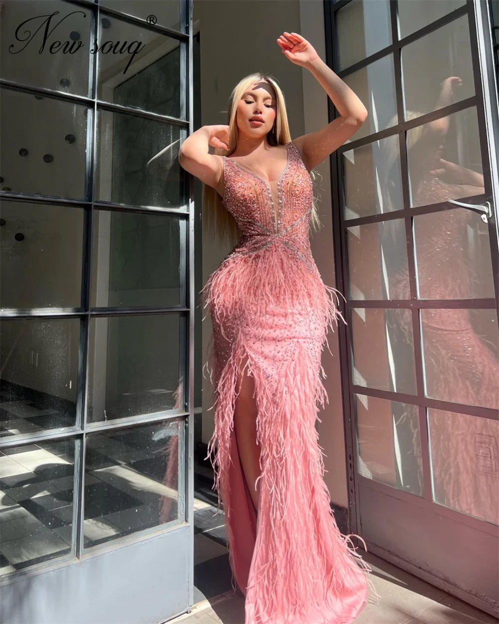 

Fashionable Pink Feathers Evening Dresses Arabic Dubai Split Side Women Celebrity Dress Robes De Soiree Engagement Party Gowns