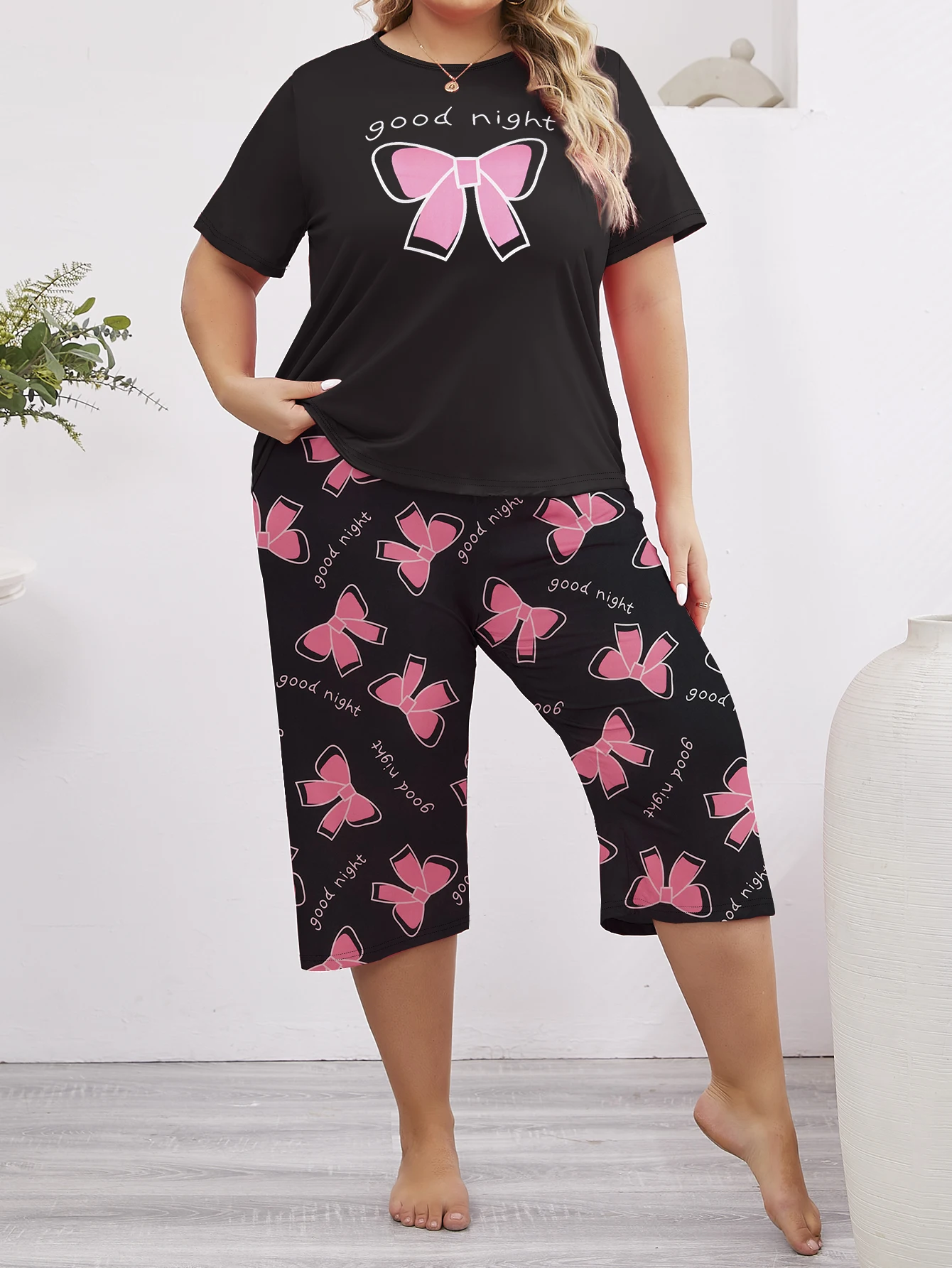 Cute bow printed short sleeved T-shirt&cropped pants large women\'s pajamas and home clothing set