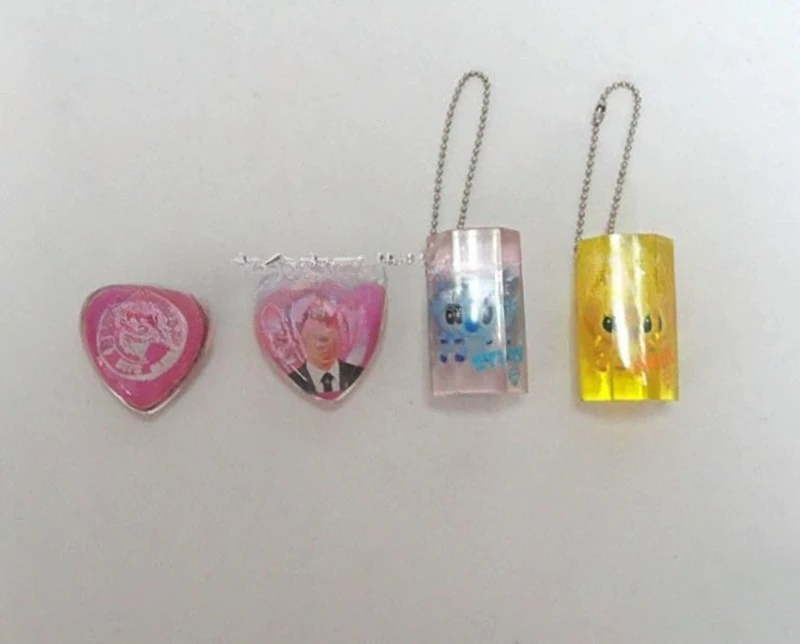 

Resin keychain Personalized fashion jewelry accessories Cartoon hand-painted resin keychain