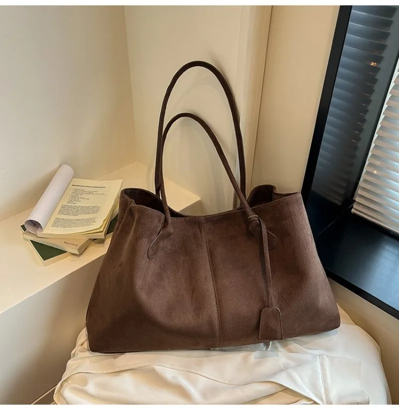 Damen-Schultertasche aus braunem Kunstwildleder, Lässiger Minimalistischer Stil für Tägliche Aufgaben, Wochenendausflüge & Alltägliche Arbeitshandtasche – Detail 19