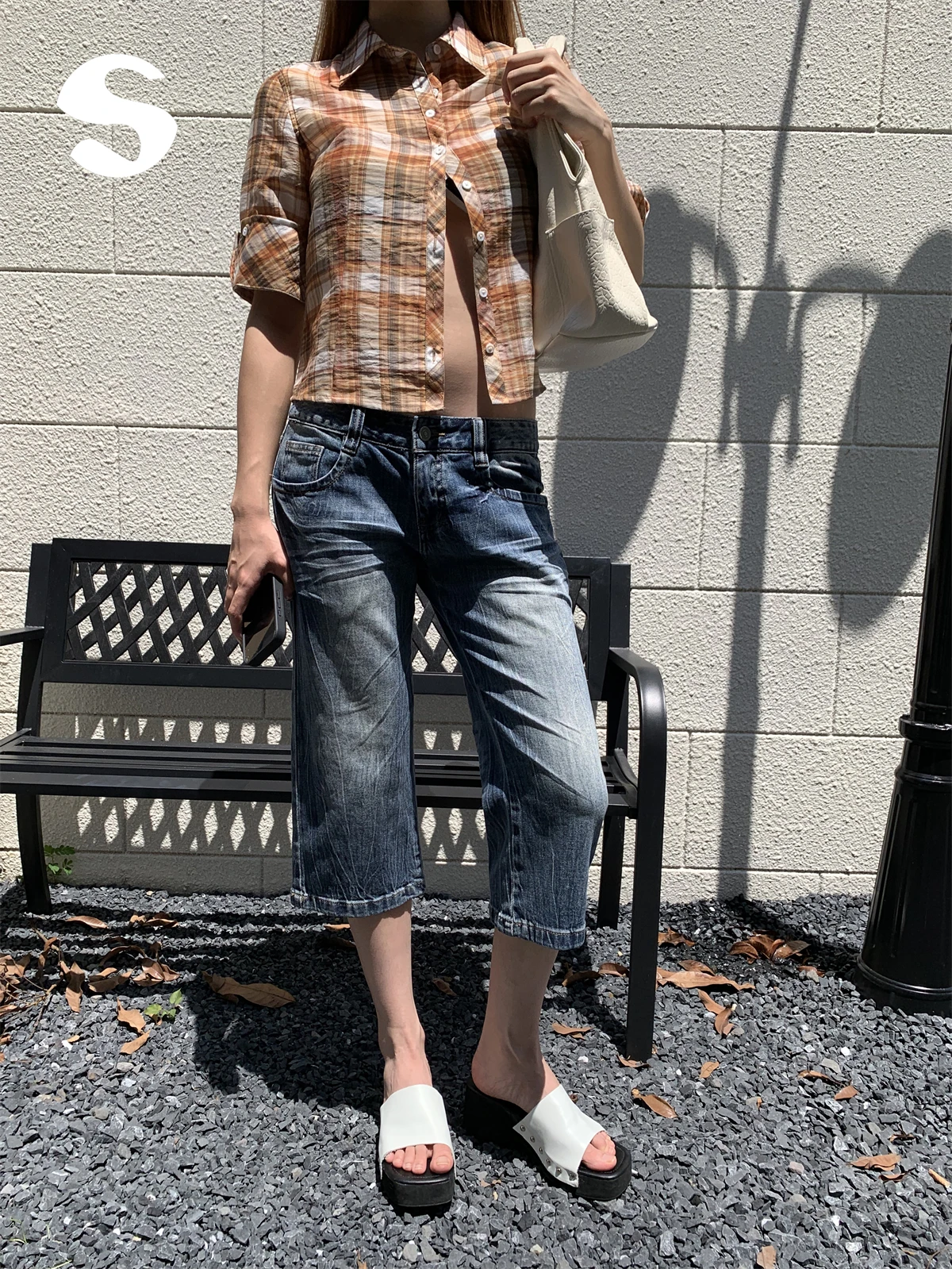 

Retro Korean Style Low Waist Distressed Denim Shorts Five Inches Casual Straight Leg Jeans Shorts for Young Women