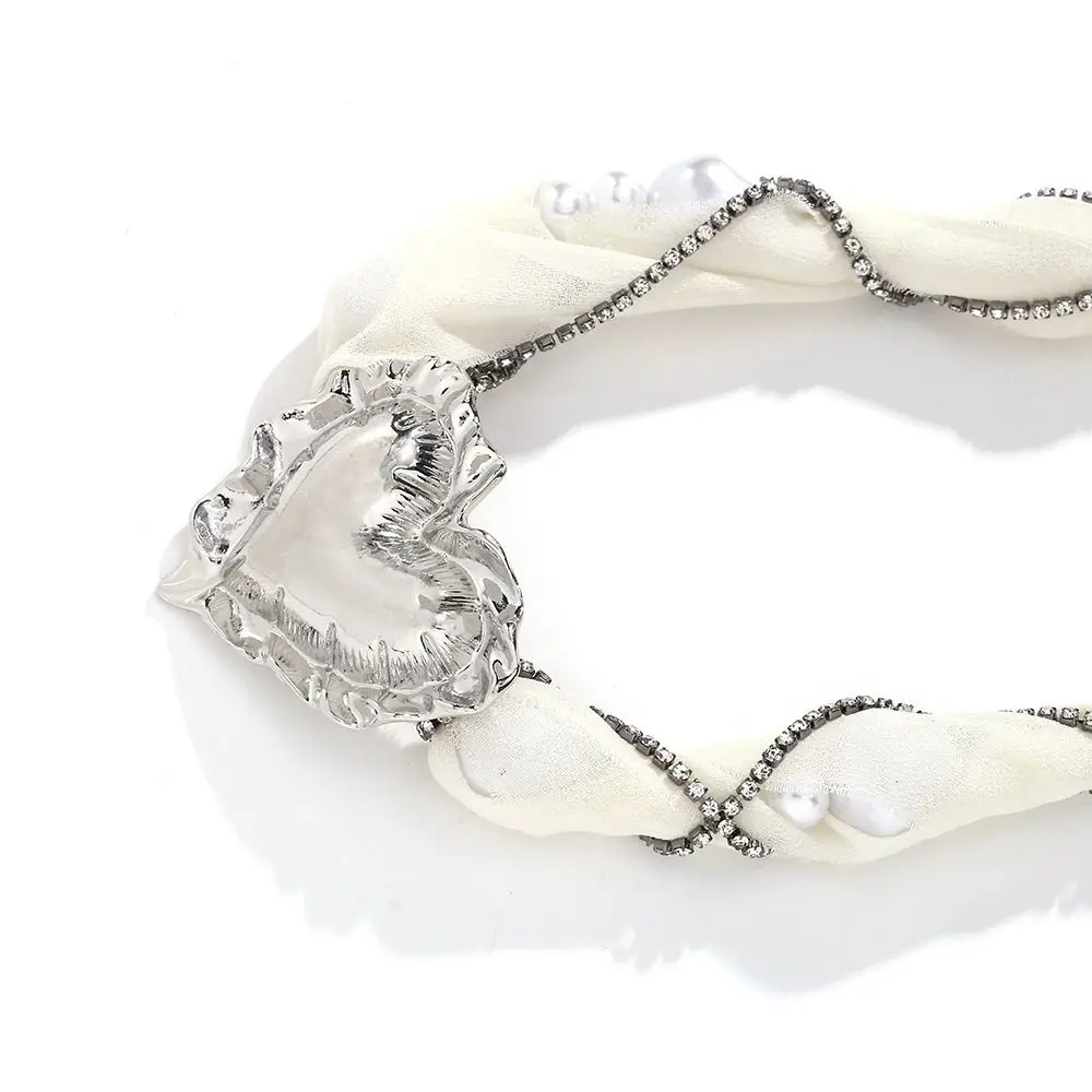 

Y2K Vintage Pearl Necklace Crystal Twined Neck Jewelry Heart Pendant Necklace Light Luxury Fabric Chain Rhinestone Choker Women