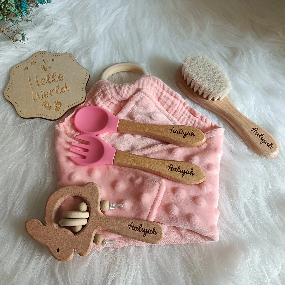 Newborn Bath Toy Gift Set, Personalized Name, Soothing Square Towel, Baby Rattle Toy, Boy and Girl, Silicone Spoon, 6 Pcs