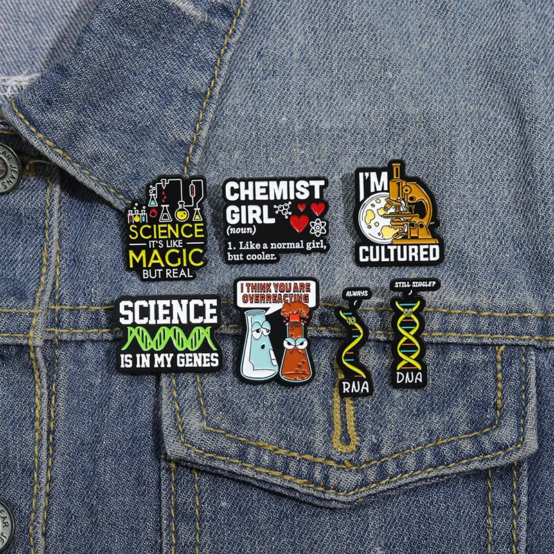 6 Pièces Broches en émail sur le thème de la Science, de la Chimie et de la Biologie, avec motifs de Fille Chimiste, Microscope et Citations Drôles de Nerd, Badges de revers pour Étudiants, Cadeau