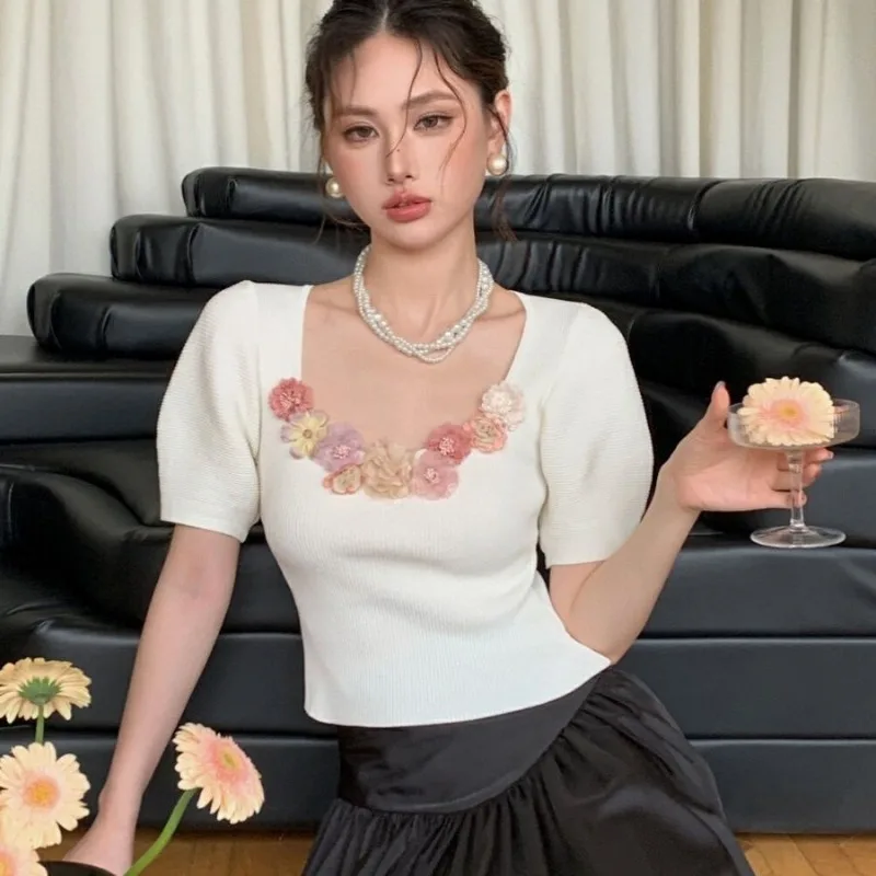 

2024 Summer Women's Fashion New Design Sense Three Dimensional Flower Short Sleeve Knitted Shirt Versatile Slimming Short Top