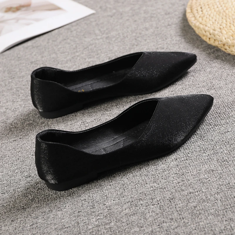 أحذية نسائية عصرية سهلة الارتداء بمقدمة مدببة ونعل ناعم، أحذية كاجوال عصرية بكعب منخفض مريحة وعصرية2025