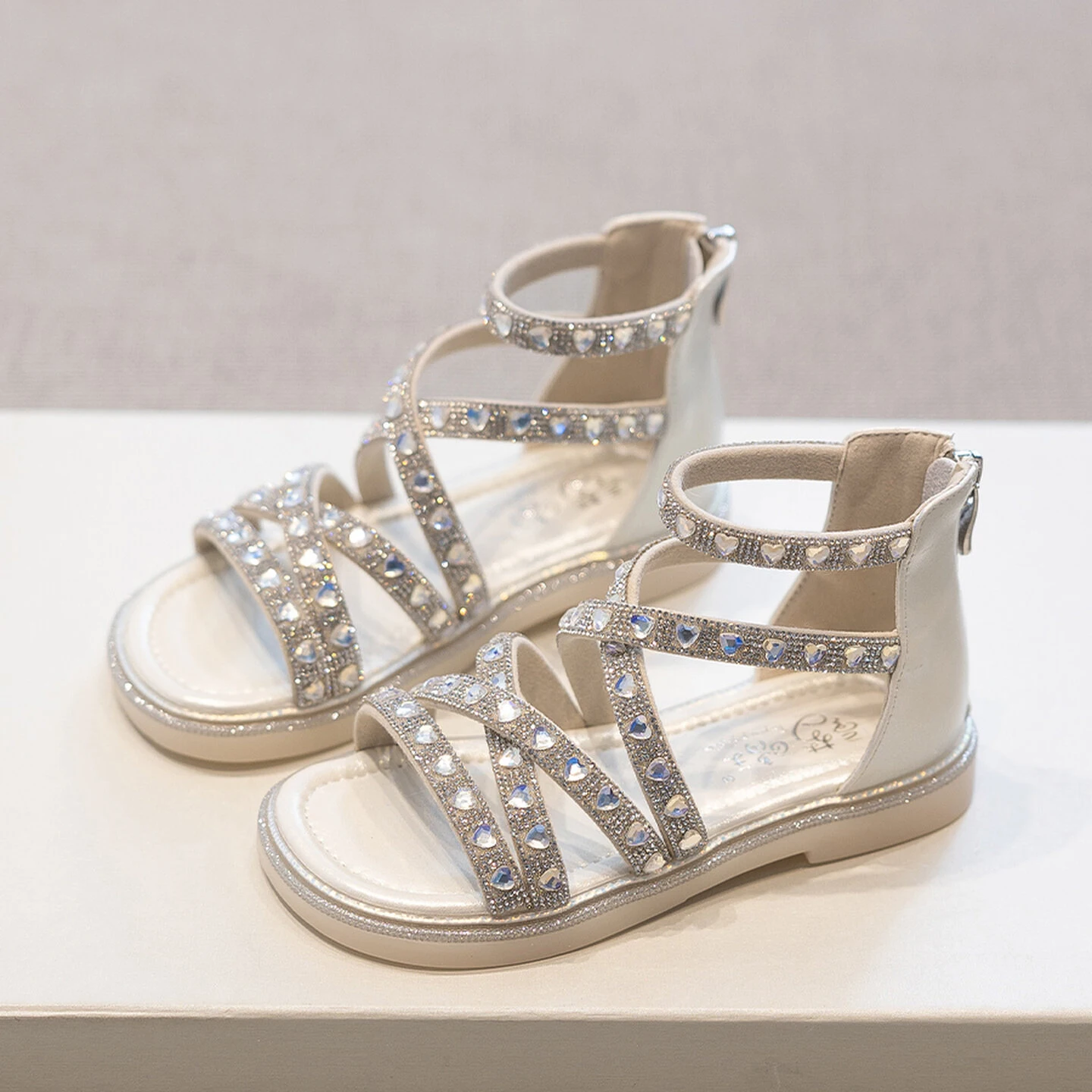 

Little Girls Sparkly Rhinestone Strap Leather Sandals 2026 New Summer Kids High-top Beach Roman Shoes Soft Sole Trendy Footwear