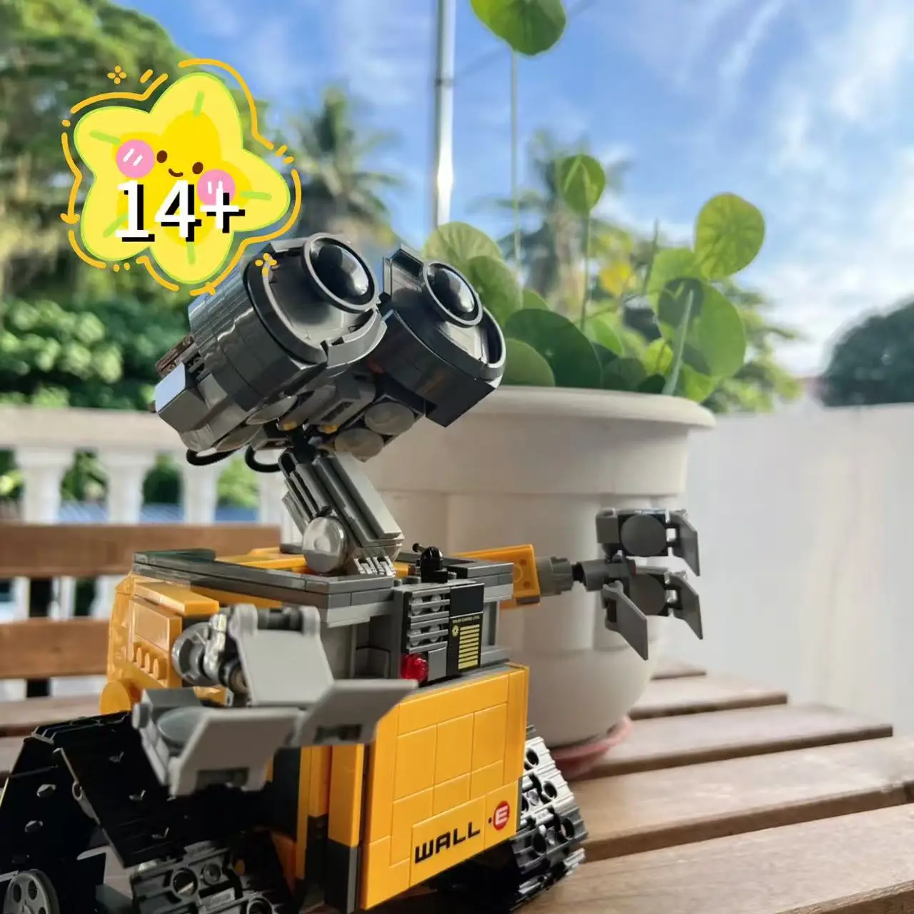 

В наличии набор для сборки робота Creative 21303, подходит для коллекции и украшения, подарков на Рождество и Хэллоуин.