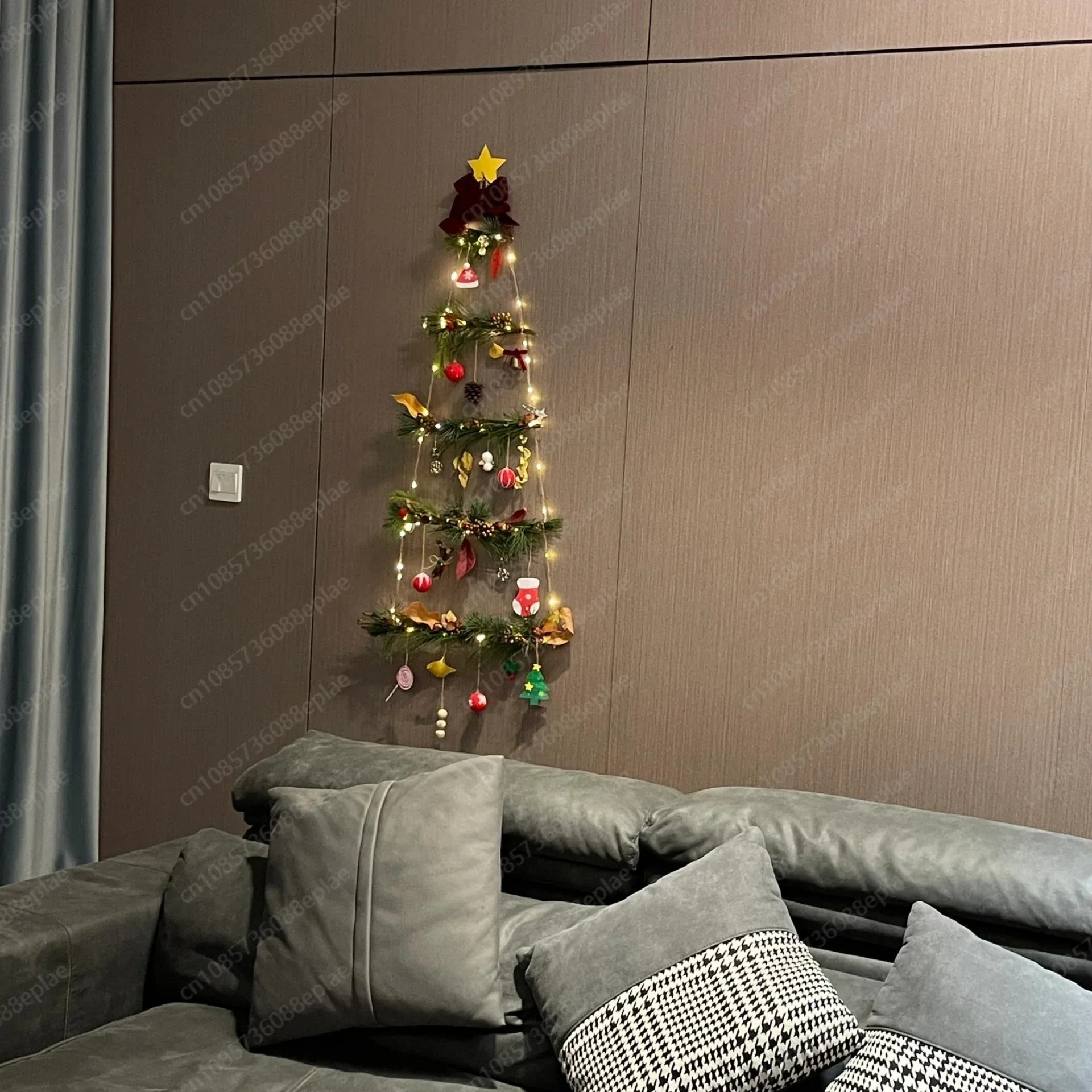 

Новогоднее украшение, новая стена, рождественская елка, бытовые материалы «сделай сам», подвески, макет сцены в гостиной в помещении