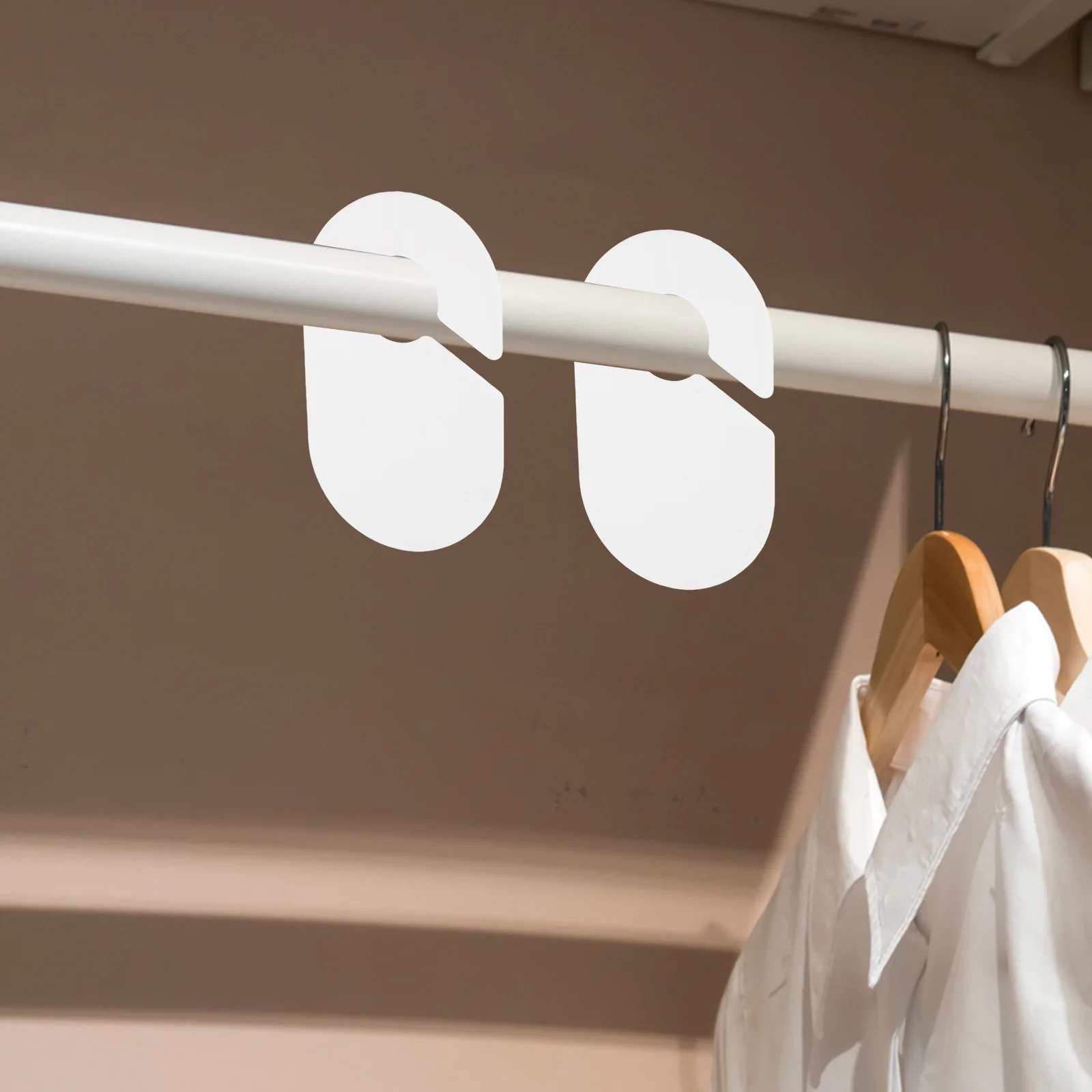 10 szt. Przegródek do szafy na ubrania do zawieszenia, kompaktowe plastikowe przegródki do szafy, łatwe w montażu, separatory rozmiarów ubrań do domu