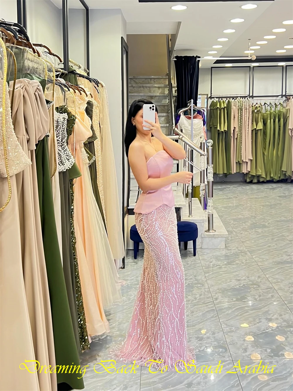 Customized Classic Pink Organza Evening Dress Elegant Strapless Sleeveless Celebrity Gowns Formal Straight Crystal Party Dresses