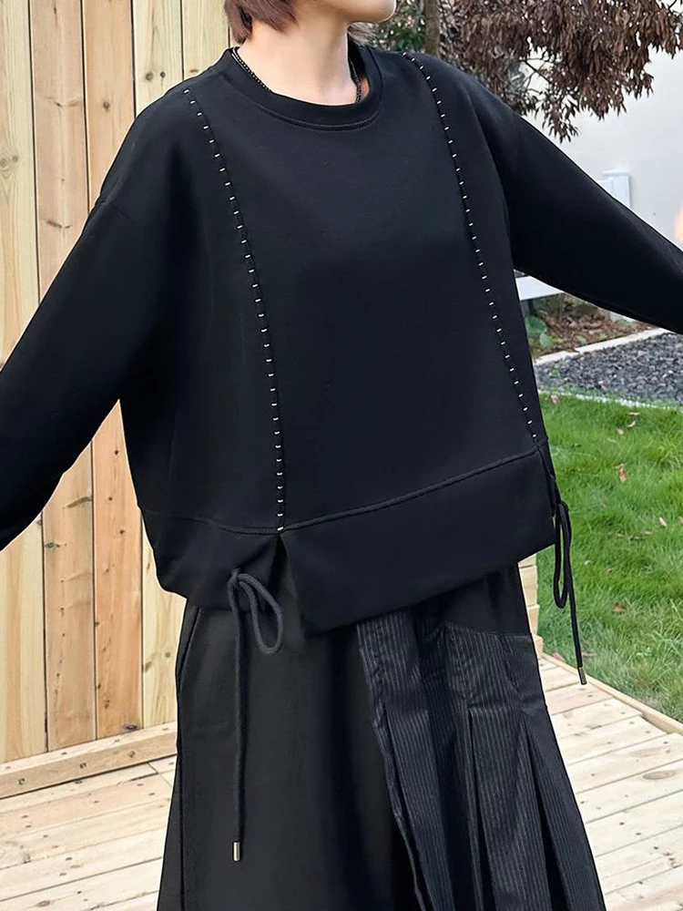 [EAM] Black Topstitched Big Size Casual Sweatshirt New Round Neck Long Sleeve Women Fashion Tide Spring Autumn 2026 1DK0315