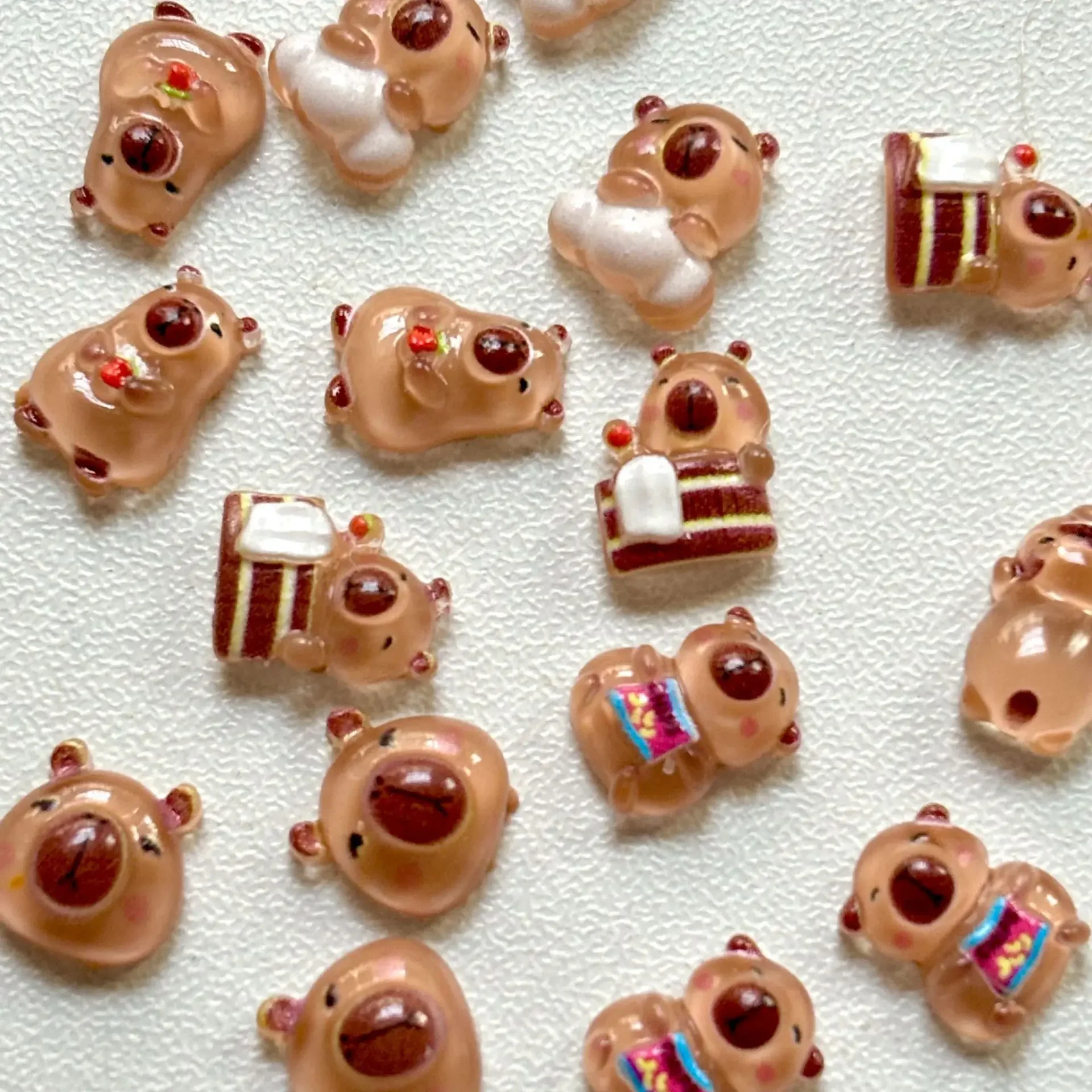 DW84 100pcs Mixed Cute Cartoon Animal Capybara Nail Decorations 3D Ice Transparent Pet Kabbalah Little Brown Bear Nail Art