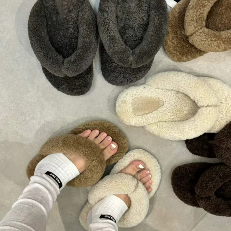 Women's Autumn and Winter Plush Skin-friendly Comfortable Non-slip Flip-flops 2026 New Solid Color Simple Casual Flat Flip-flops