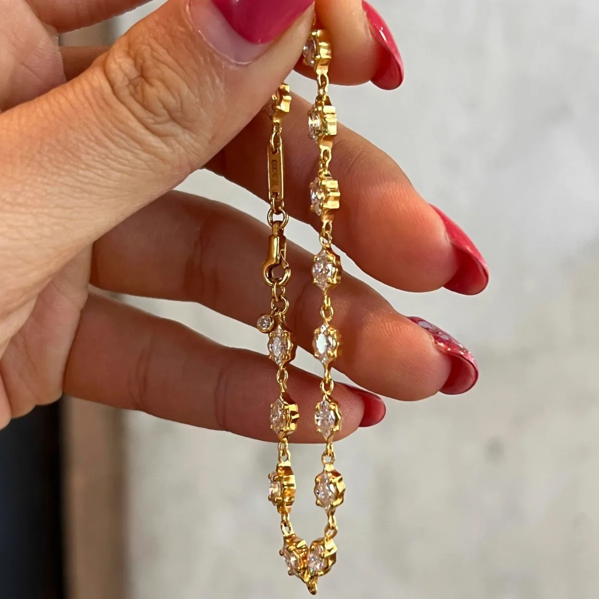 New in Charm inlay Diamond Elliptical Bubble Bracelets for women High Grade Retro Simple Chain Bracelet Banquet Jewelry Gift
