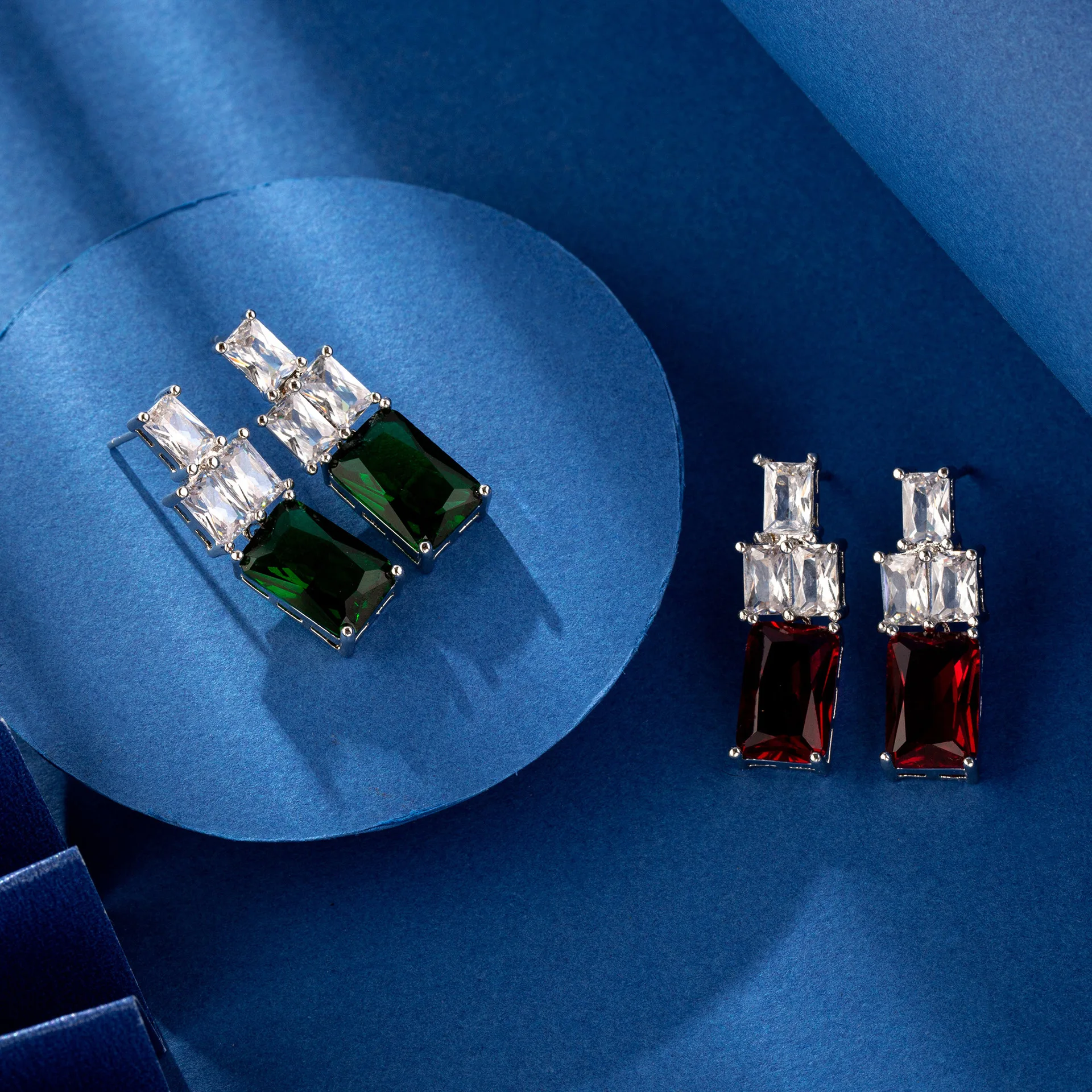 

New personalized three-dimensional square zircon earrings for women. Sweet and cool hot girl style square diamond zircon for wom