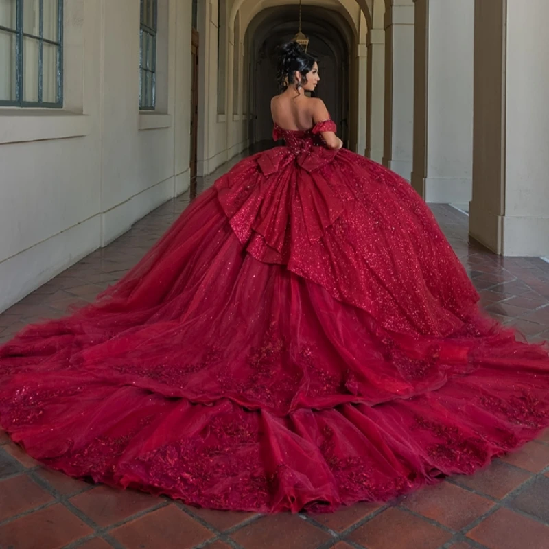 Rote glänzende Quinceanera-Kleider, schulterfrei, Applikation, Spitze, Perlenstickerei, Kristallschleife, Tüll, Korsett, Party, Geburtstag, süßes 16-Kleid