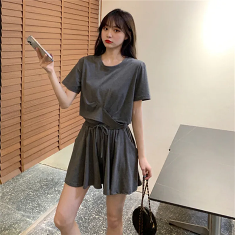 

plus Size Women's Fashion Slimming Short Sleeve Top And Shorts Set Belly Covering Age Defying Conceal Meat Stylish Ensemble