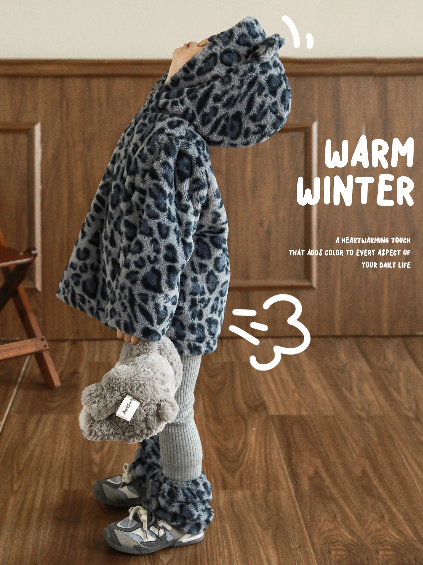 طقم بناتي 2025 بنقشة الفهد الأزرق معطف حراري من القطيفة وأكمام جورب ملابس شتوية سميكة من الصوف مقاومة للرياح للأطفال من سن 1 إلى 7 سنوات #2