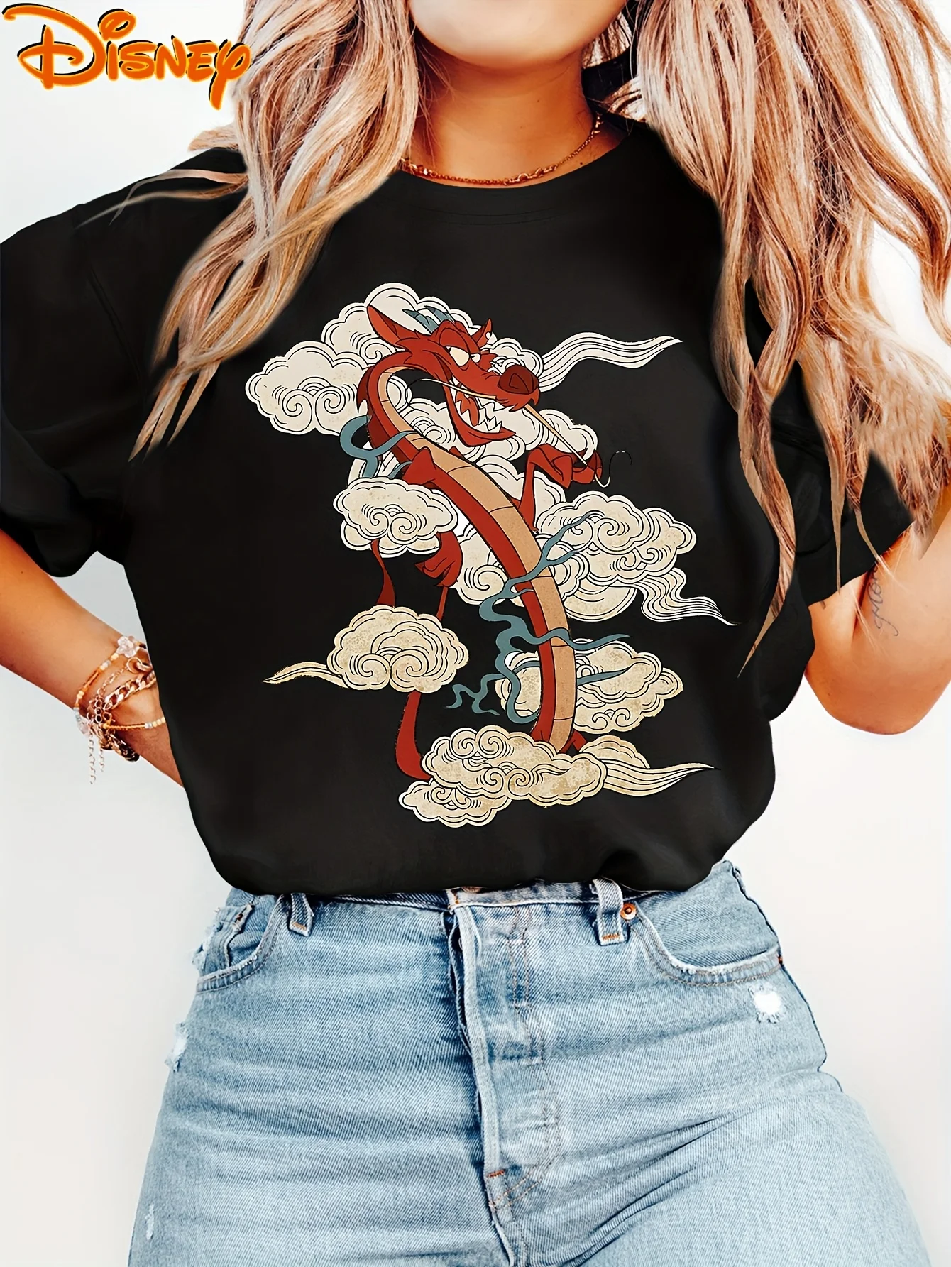 تي شيرت نسائي رسمي برسومات Disney Mulan Dragon - تصميم مستوحى من آسيوي باللونين الأحمر والأزرق مع Mulan & Mushu Dragon