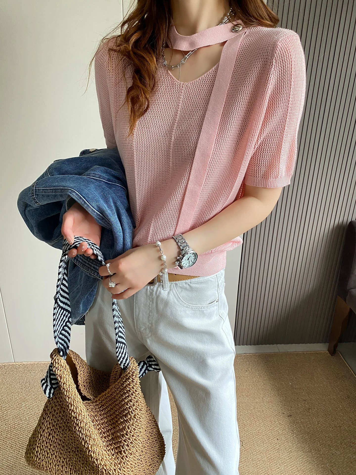 

Spring 2026 Women's Slim Fit V-Neck Short Sleeve Knitted Sweater Trendy Design Sensation Drifting Sash Neck Hanging Top