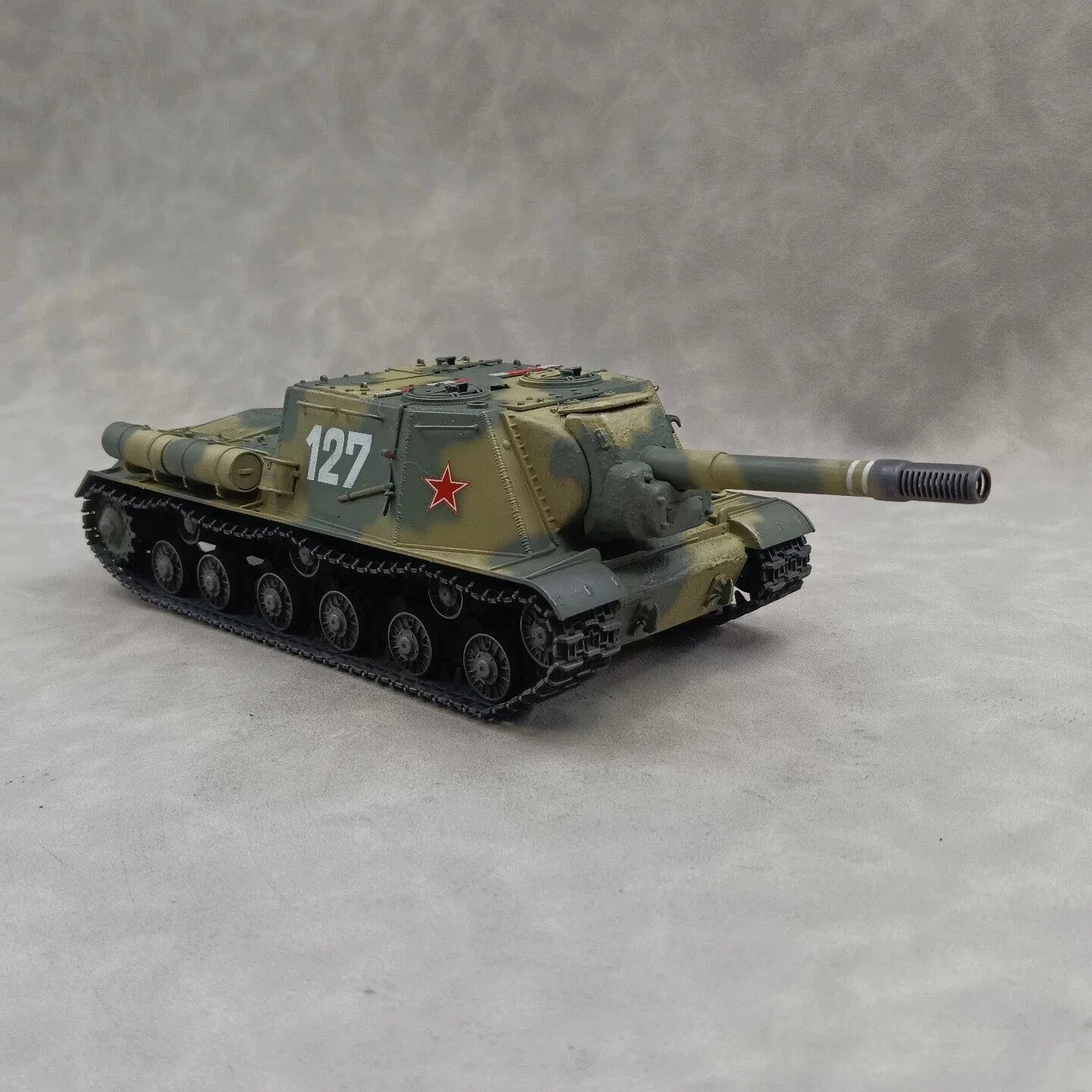 1/35 Soviet ISU-152 tank , handcrafted and hand-painted Finished Model Static Decorative