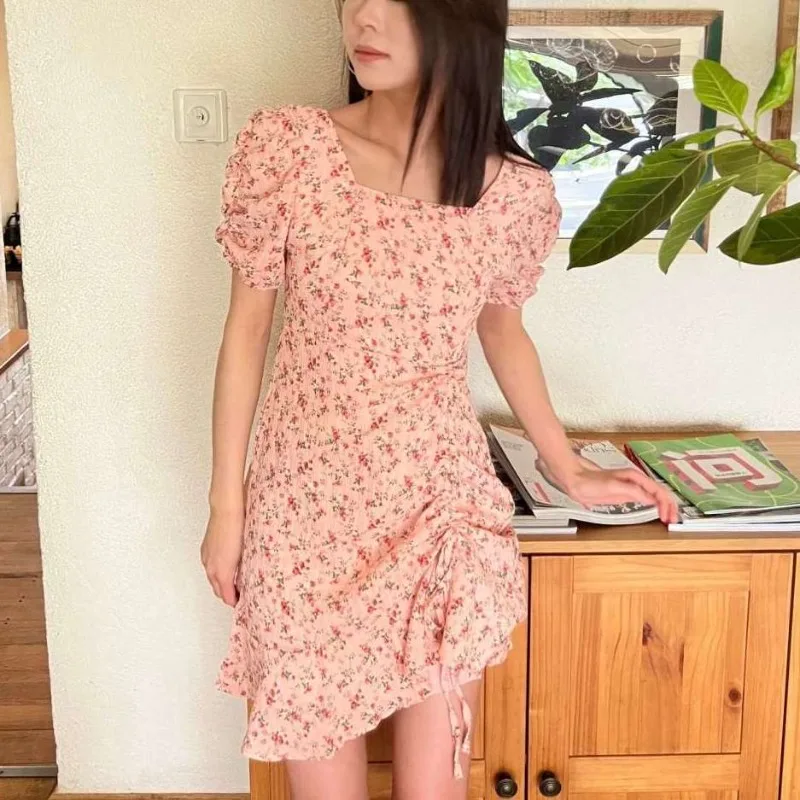 Robe à imprimé Floral pour femmes, avec plis, amincissante, col carré, petite Figure et jupe courte, nouvelle collection été 2025