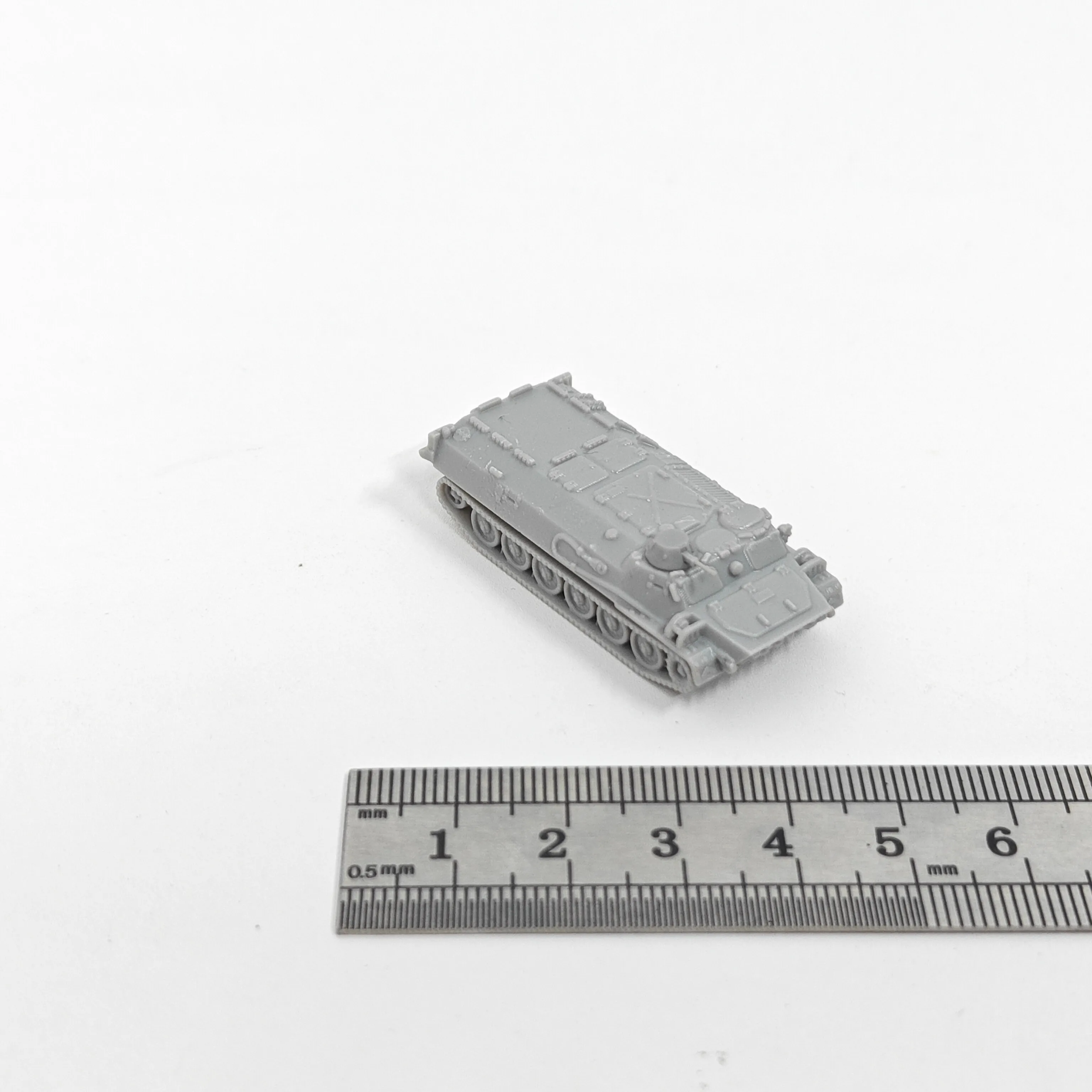 ZESTAW uniwersalnych modeli pojazdów opancerzonych MT-LB w skali 1/144