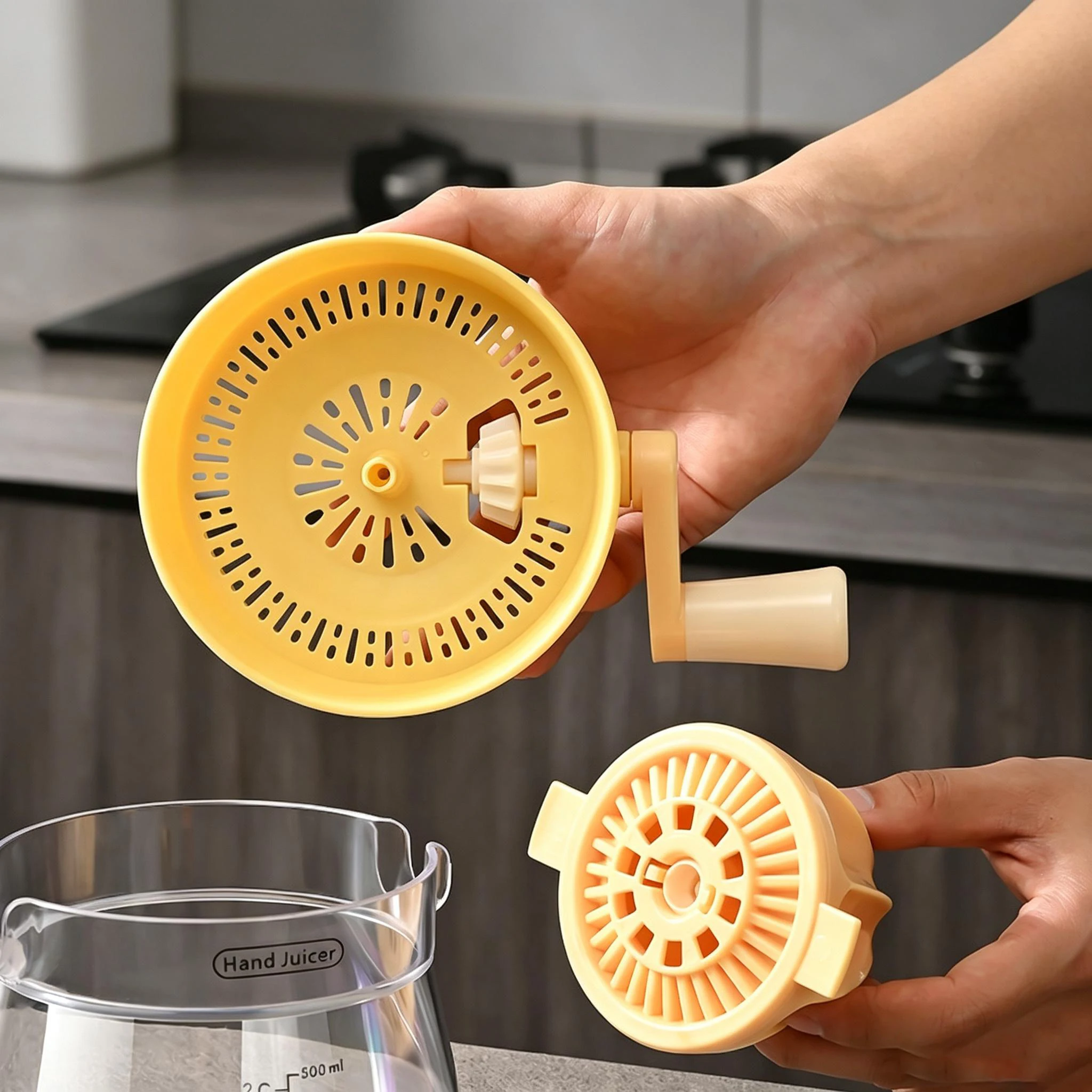 Cute 500ML 3 Colors Hand Cranked Juicer Suitable for Squeezing Lemons and Oranges Household Kitchens