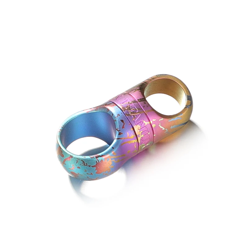 Titanium Alloy Car Keychain Super Lightweight 360° Rotary Connecting Buckle-Camouflage Capsule Design Key Ring Accessories