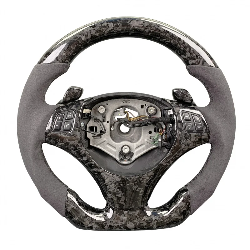 

Для BMW E серии E87 E90 E91 E92 E93 (2004-2013) изготовленный на заказ руль из углеродного волокна с магнитной лопаткой переключения передач