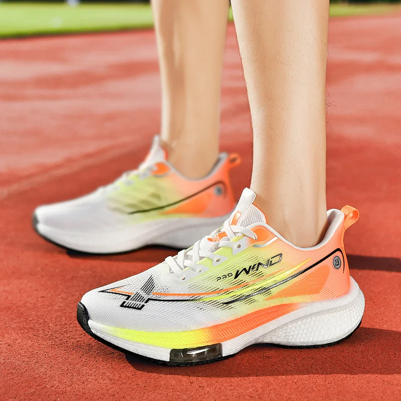 أحذية رياضية رجالية جديدة غير رسمية للفصول الأربعة قابلة للتنفس وخفيفة ومضادة للانزلاق ومقاومة للاهتراء للجري في الهواء الطلق أحذية رياضية ترفيهية