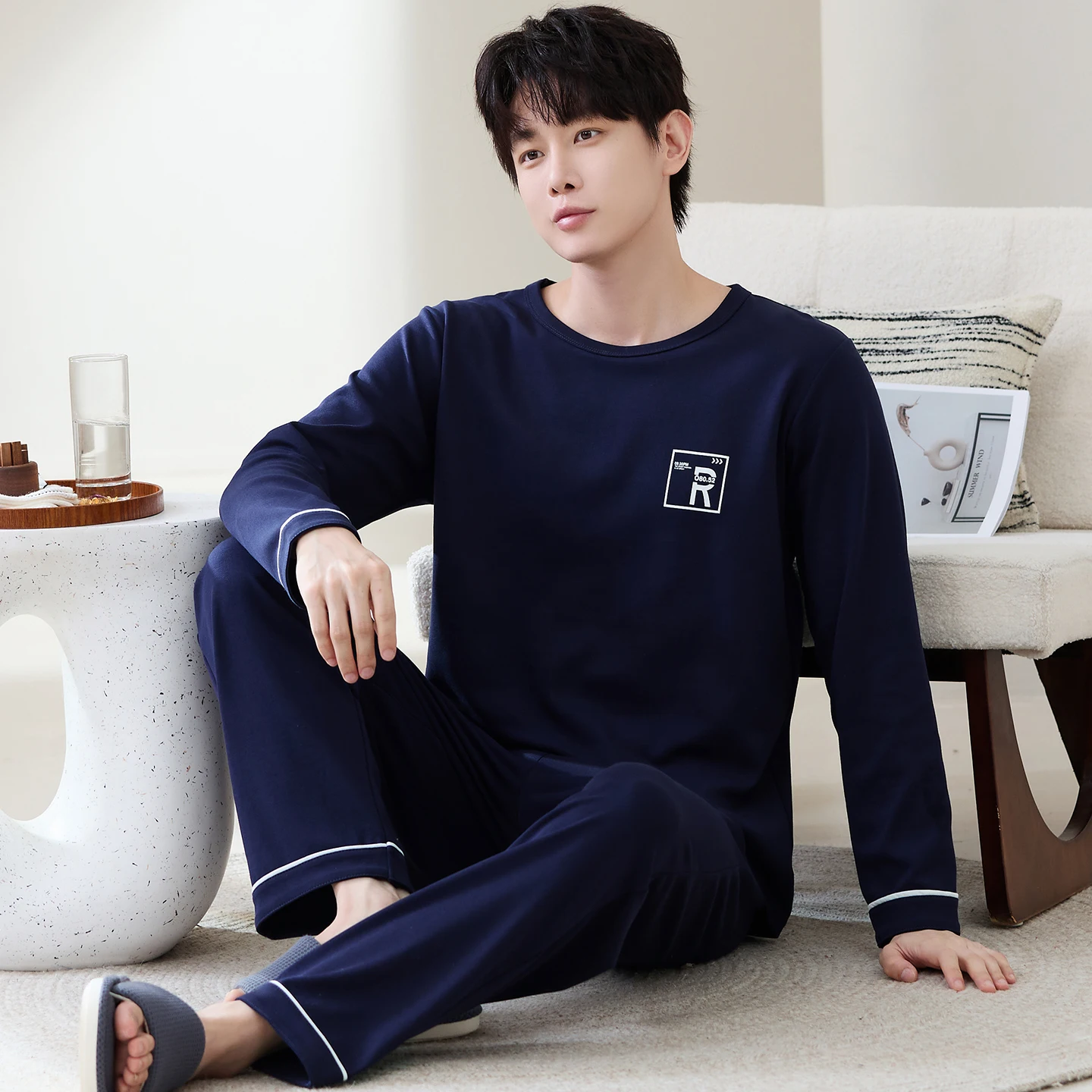 2025年新作 メンズ向けコットンパジャマセット 2点セット 長袖トップスとパンツ ホームウェア 寝間着 男性用パジャマ