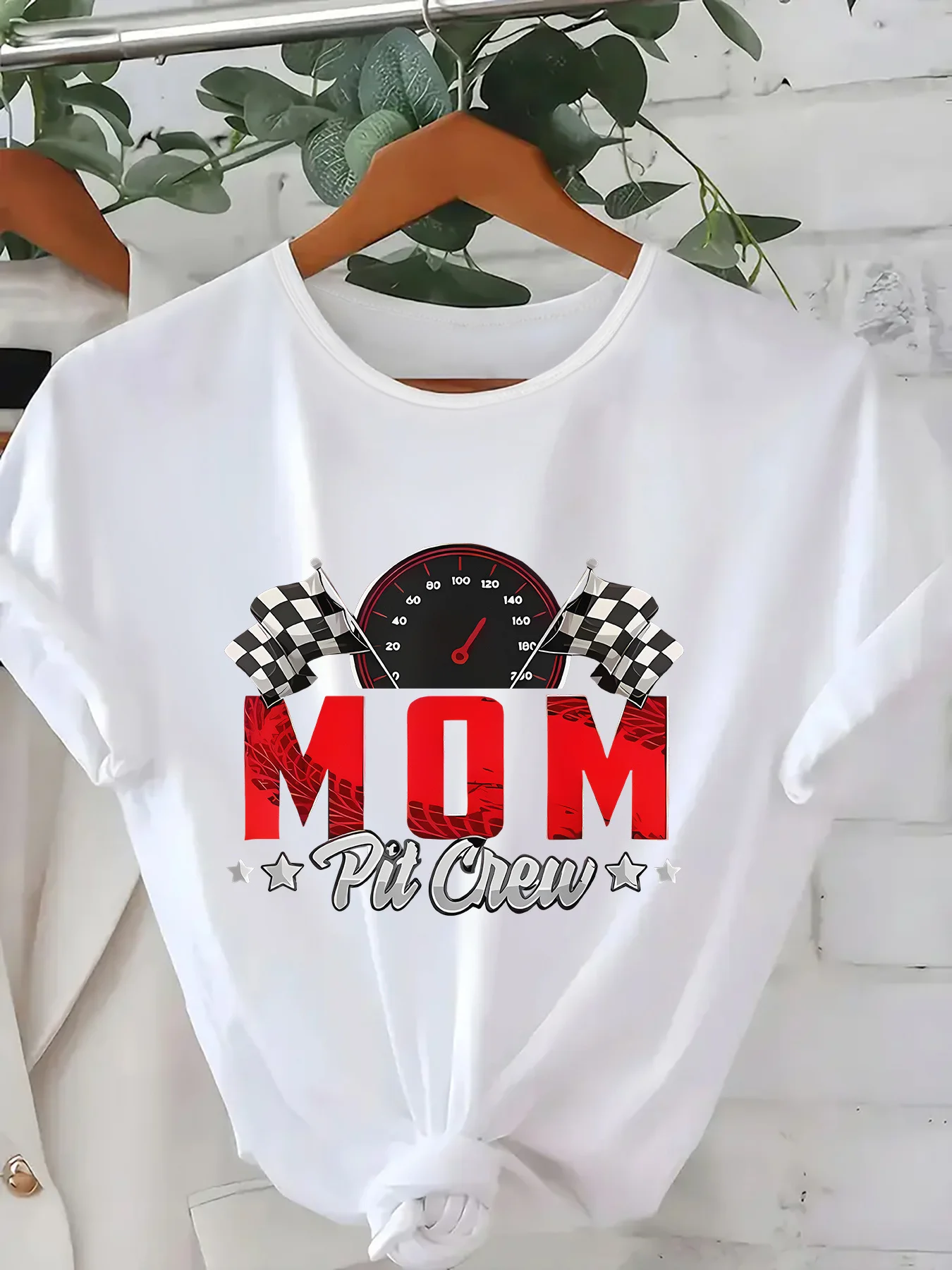 Mom Pit Crew Racing T-Shirt für Damen, Rennwagen-Geburtstagsparty, passend für die Familie, kurzärmelig, lässig, Rundhalsausschnitt, Tachometer-Top, T-Shirt – Detail 3