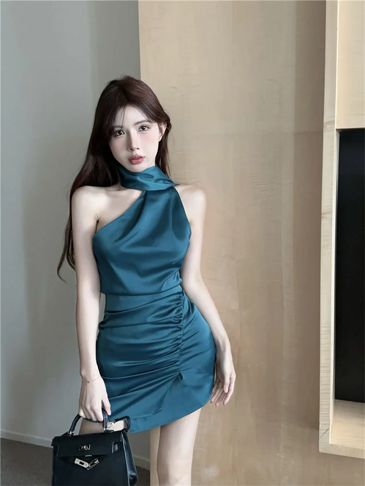 فستان ستان بتصميم متخصص بدون ظهر للنساء صيفي مثير بطيات زرقاء طاووس فستان قصير قصير حار للسيدات بكتف واحد